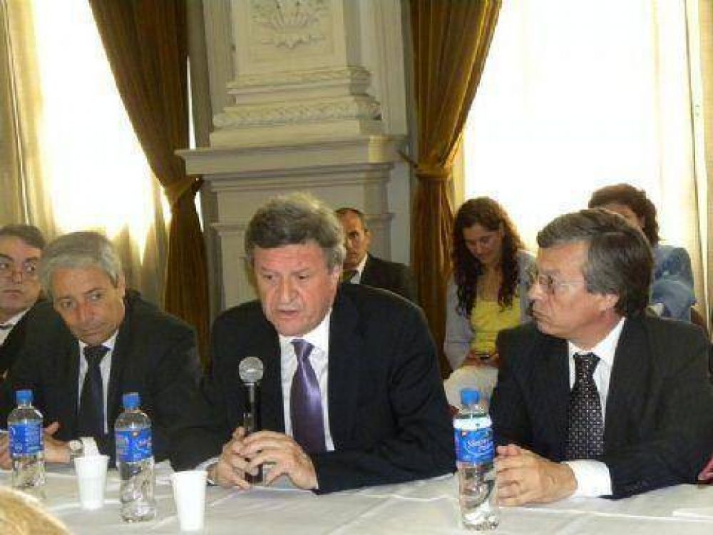 El Foro de Consejeros Escolares de la UCR se reuni� con Mario Oporto