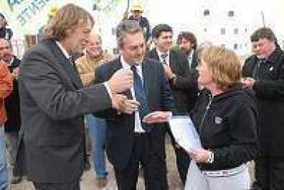 Se entregaron 22 nuevas viviendas en General Daniel Cerri 