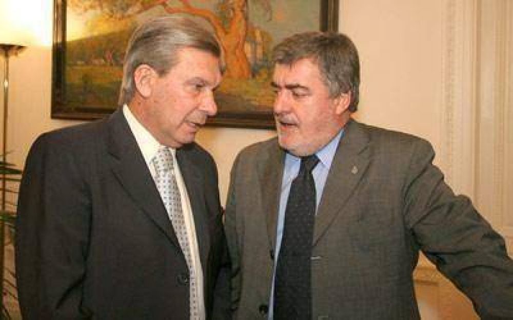 Los tres senadores de Chubut votaron a favor del 82% m�vil