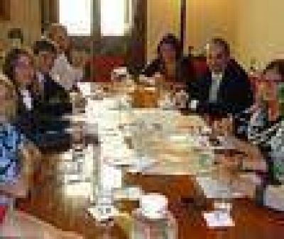 El Gobierno de la Ciudad viaj� a Barcelona para conocer la experiencia comunal de la capital catalana