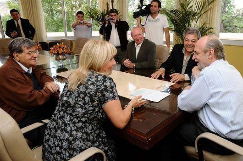 Carlos Paz: La Provincia envi� 350 mil pesos para la Cooperativa San Roque