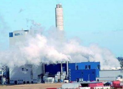 Ordenan a Botnia paralizar su producci�n 