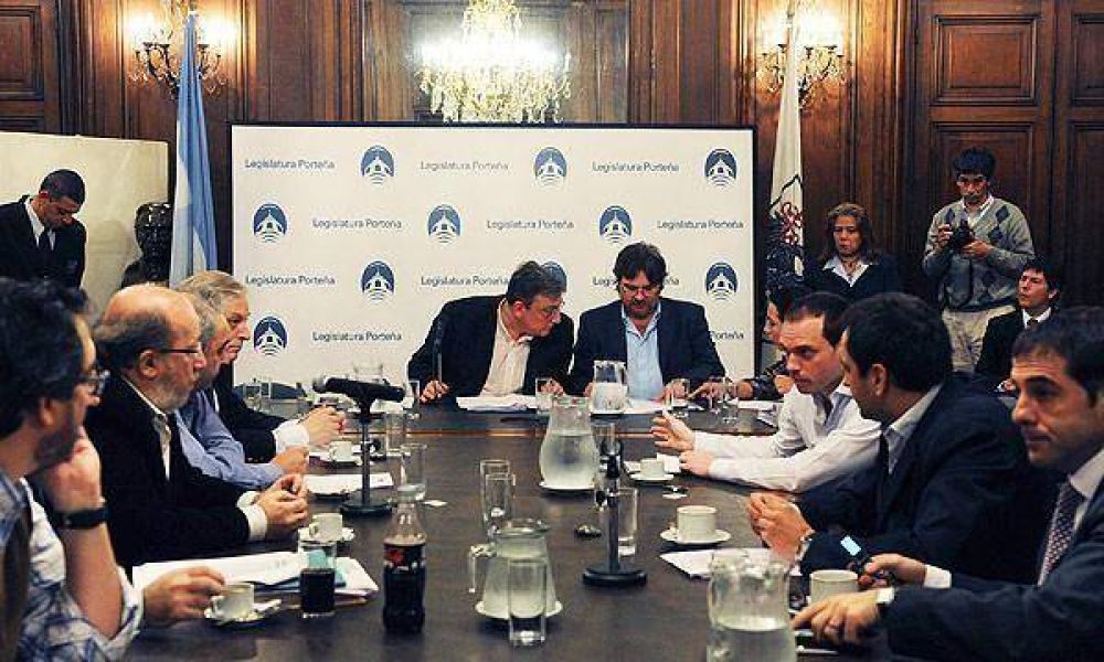 Tras el esc�ndalo, vuelve hoy a sesionar la Comisi�n que investiga las escuchas ilegales