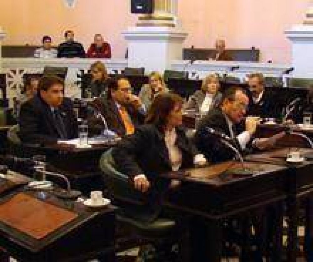 En sesi�n rel�mpago, giraron a comisi�n el desendeudamiento