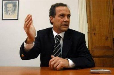 Para Giustiniani, el veto es "lamentable"