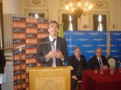 Documentos, cascos y alcohol�metro, ecos de la visita del ministro