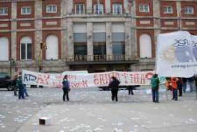 Protesta de municipales durante Foro de Alcaldes 