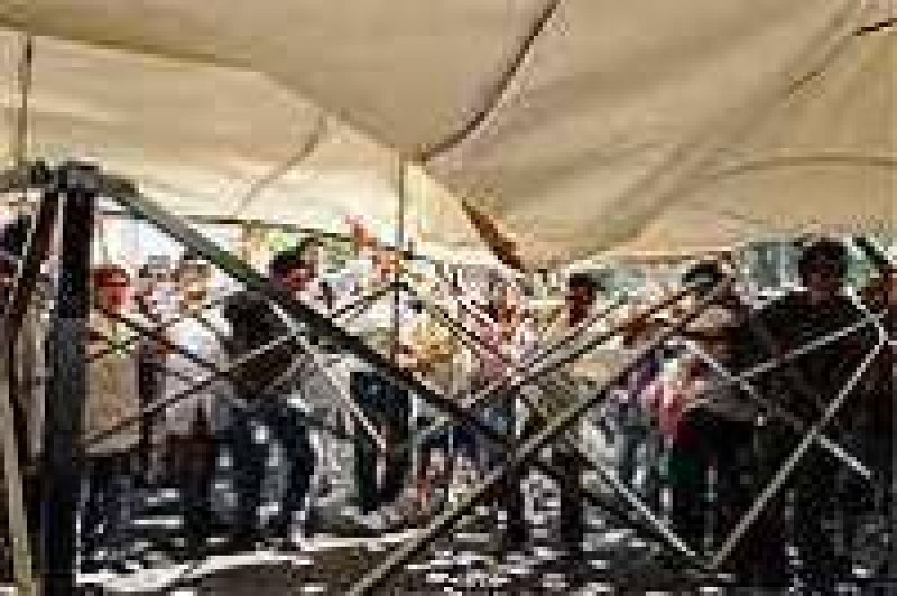 Los docentes porte�os instalar�n una carpa blanca frente a la Jefatura de Gobierno