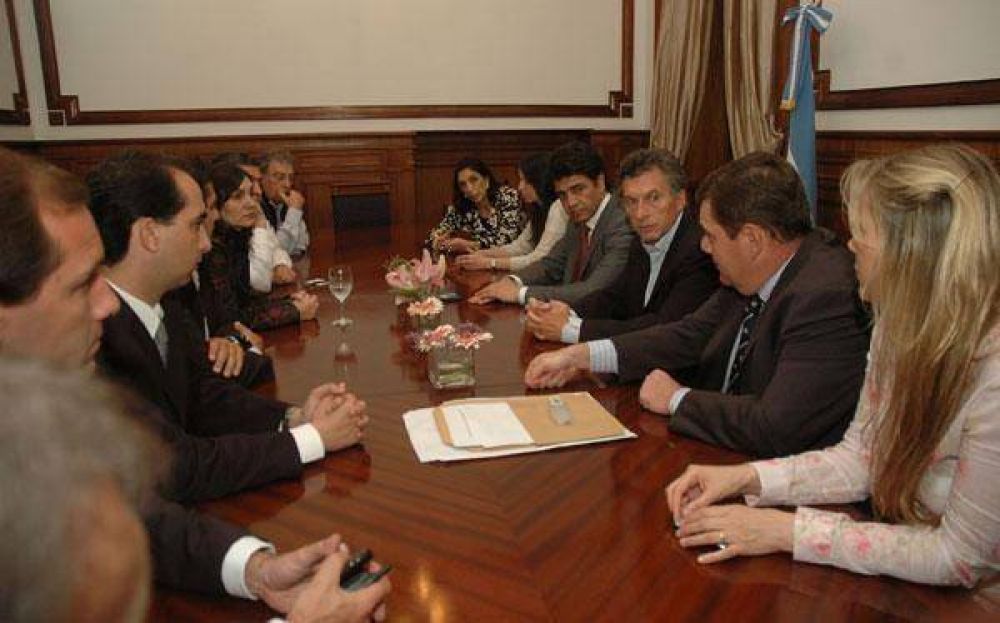 Los intendentes del G8 toman distancia del ofrecimiento de Macri