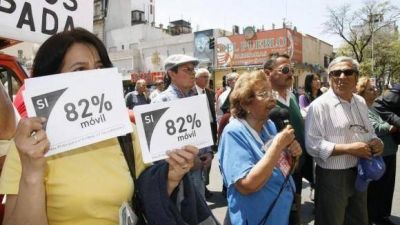 Jubilados de la Plaza repudiaron el veto al 82 por ciento m�vil