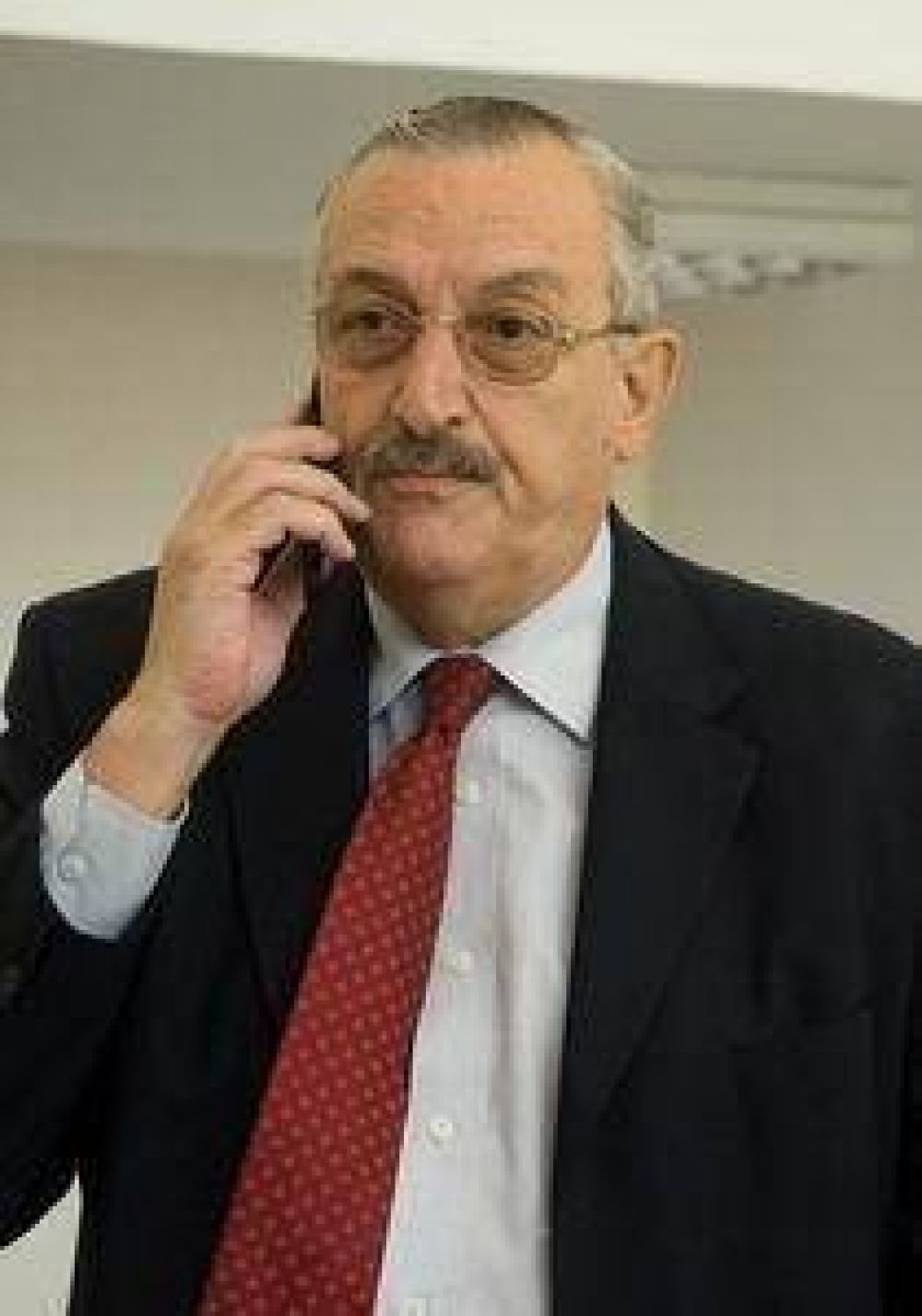 Acu�a deber� dar explicaciones por las obras y el conflicto energ�tico