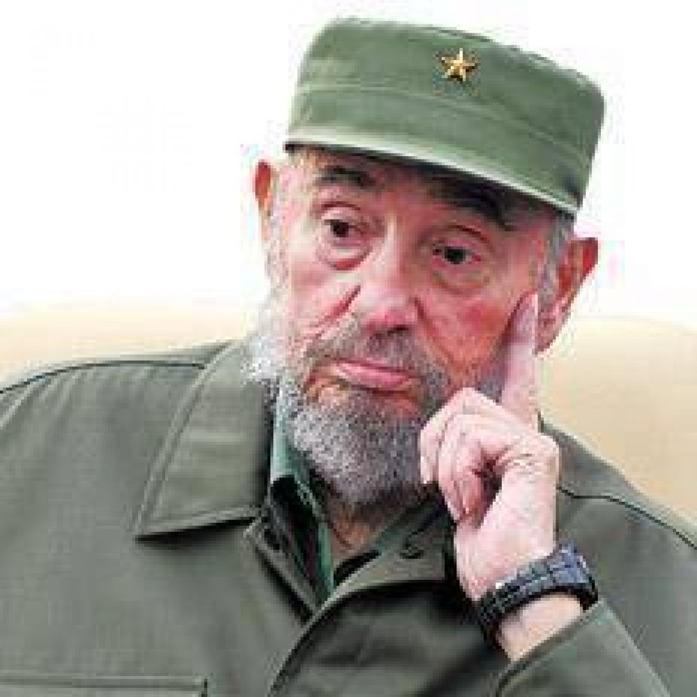 A Obama lo presionan los militares, dice Fidel