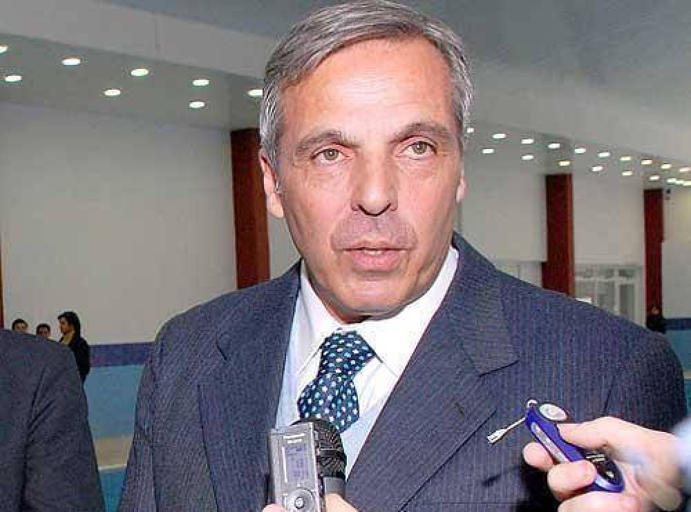 Sapag quiere desdoblar las elecciones para separarse de Kirchner