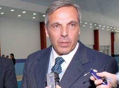Sapag quiere desdoblar las elecciones para separarse de Kirchner