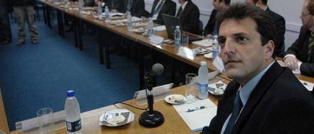 Massa: "Mientras algunos se sacan fotos nosotros gestionamos", dijo