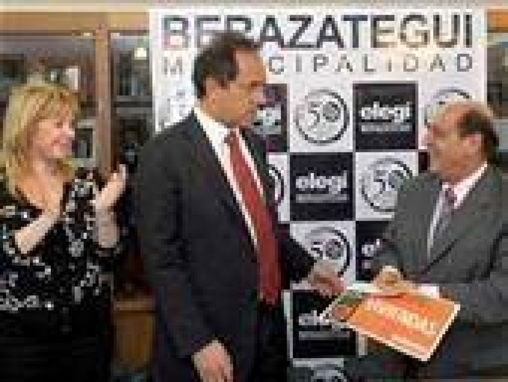 Scioli entreg� inversi�n para la construcci�n de m�s de 350 viviendas en Berazategui