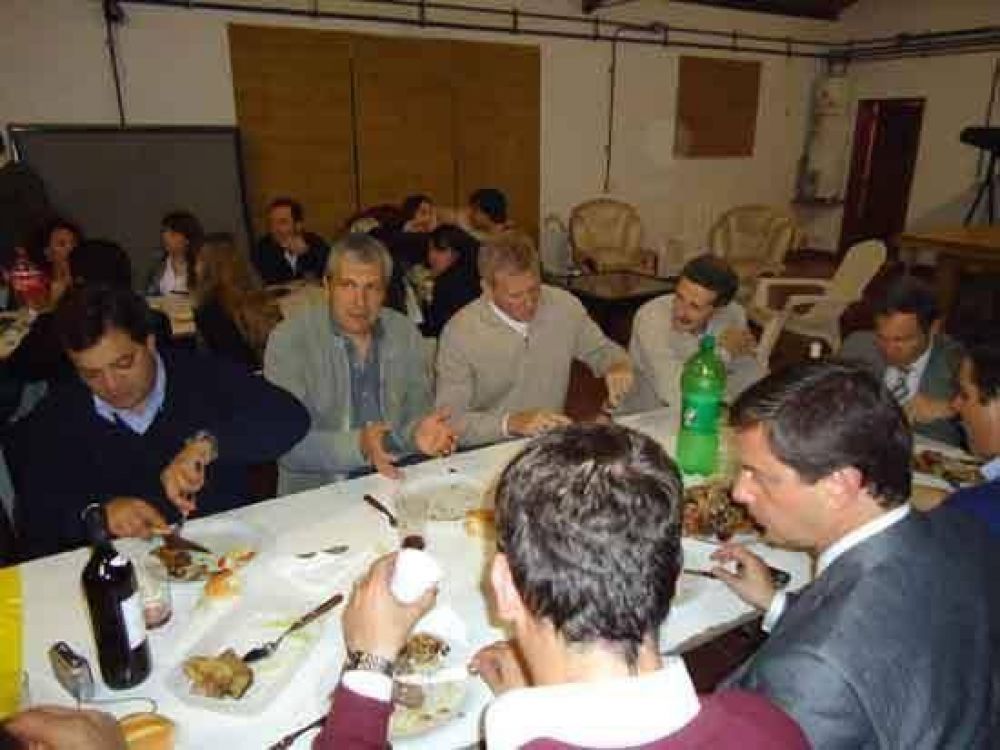 Mario Bracciale en el plenario de la 5ta. Secci�n electoral de Uni�n Pro