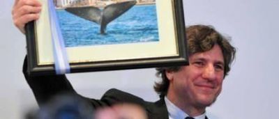 En campa�a, Boudou toca y se va, sin escuchar ning�n reclamo