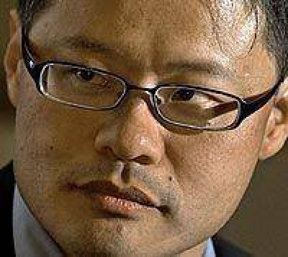 Yahoo busca presidente ante la partida de Yang