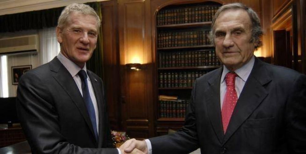Reutemann coquetea con Scioli y De Narv�ez y se habla del eje Buenos Aires-Santa Fe
