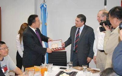 Importadores de lana de China fueron recibidos por el vicegobernador Vargas
