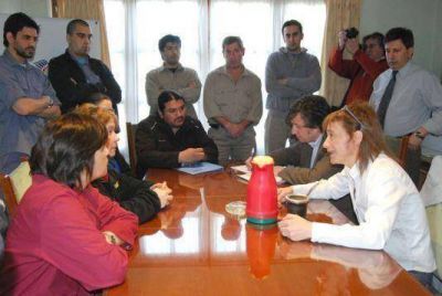 La gobernadora R�os se reuni� con dirigentes textiles de R�o Grande
