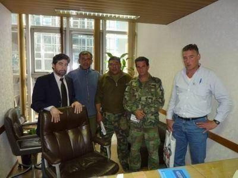 El diputado Molas, con ex combatientes