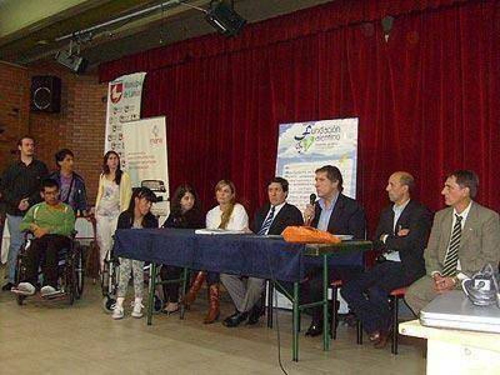 LAN�S | ENCUENTRO: D�az P�rez encabez� una jornada de Comunicaci�n Aumentativa Alternativa