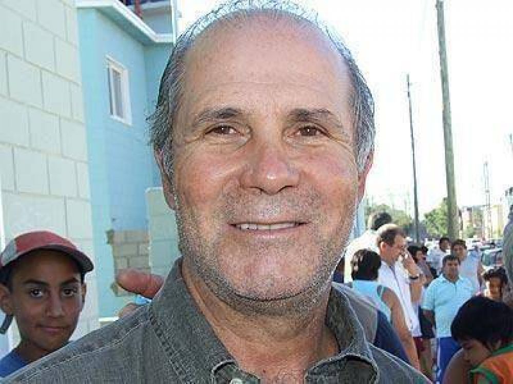 Cacho �lvarez aclar� que Ferraresi es "continuidad"