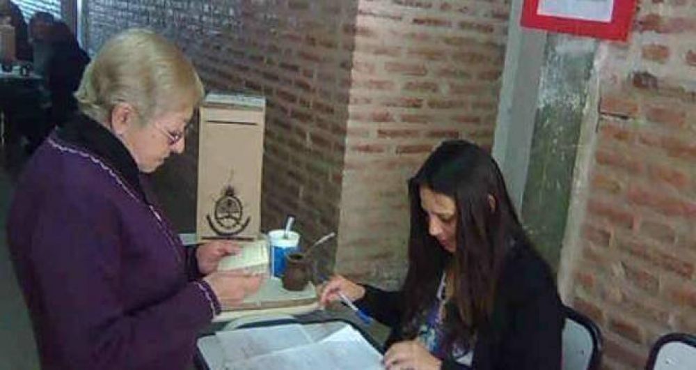 Ratifican en su cargo a la intendenta de Capilla del Monte en un referndum