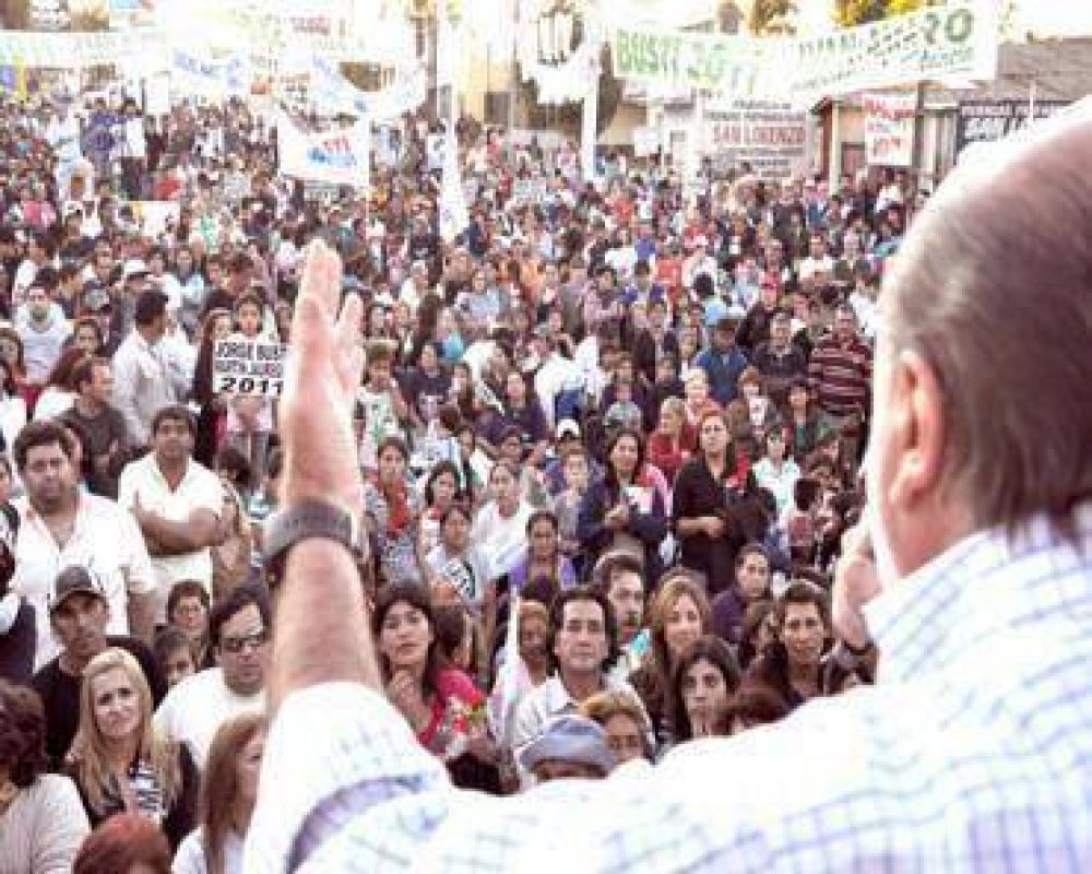Busti convoc� a una multitud en Concordia