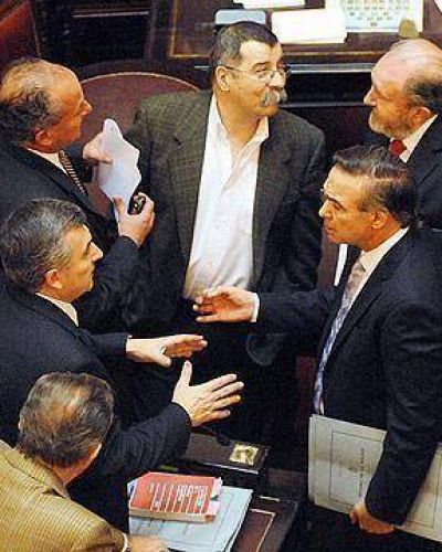 La oposici�n vuelve a la carga por el 82 por ciento m�vil