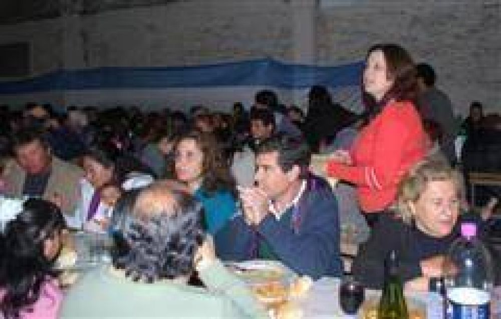 Lujan - TALLARINES, SORTEOS Y  BAILE PARA UN  �FELIZ DIA DE MADRE!