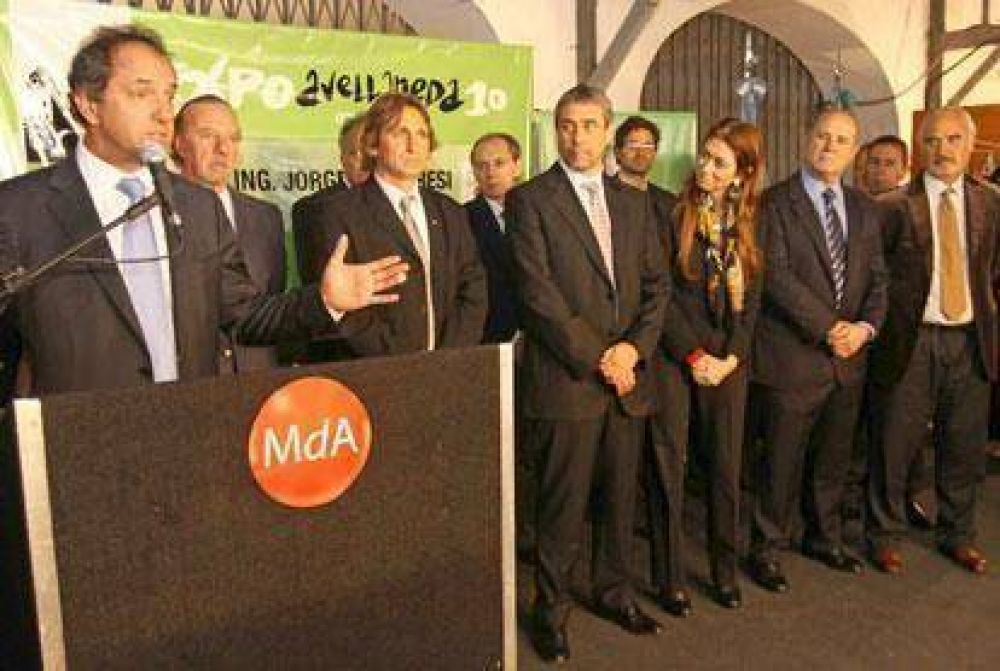 Scioli confirm� la creaci�n de un Parque Industrial en Villa Inflamable