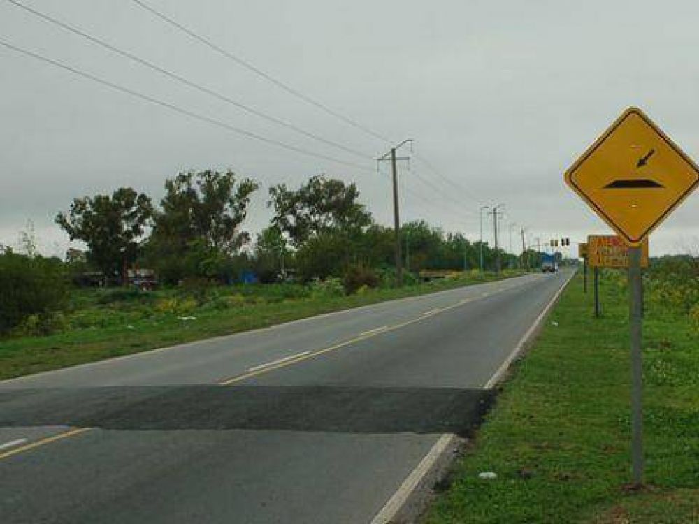 Colocaci�n de reductores de velocidad y luminarias en Avenida Per�n