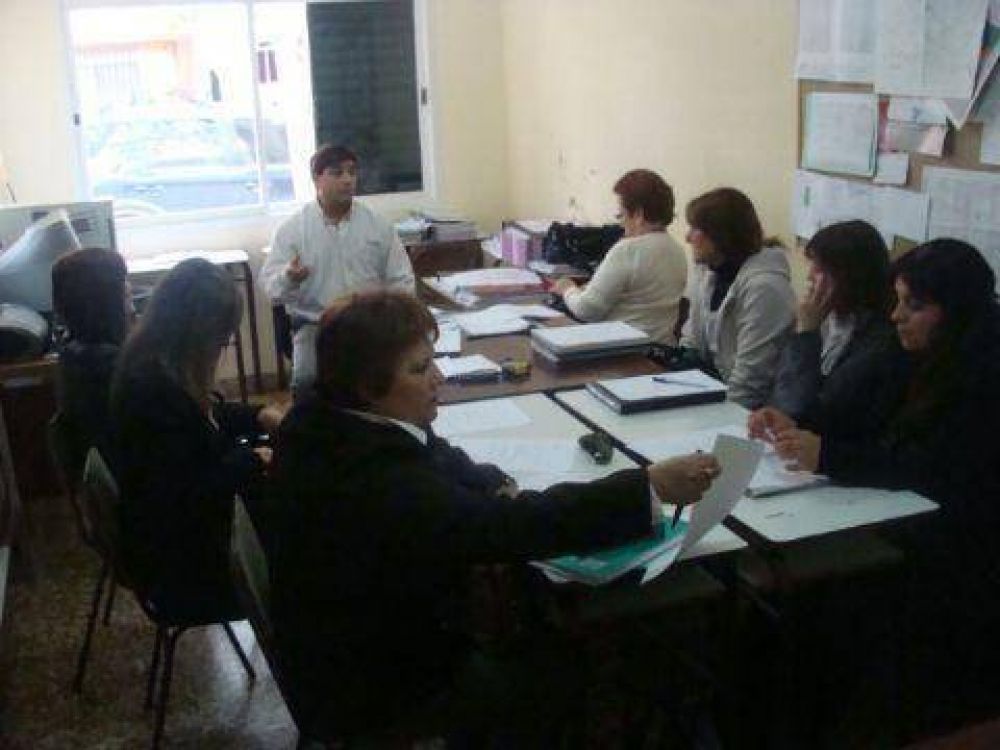 Medio ambiente Plan de Gesti�n Integral de Residuos Urbanos: Reuni�n con directivos de instituciones educativas