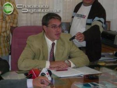 Gol�a en un acto en Trenque Lauquen