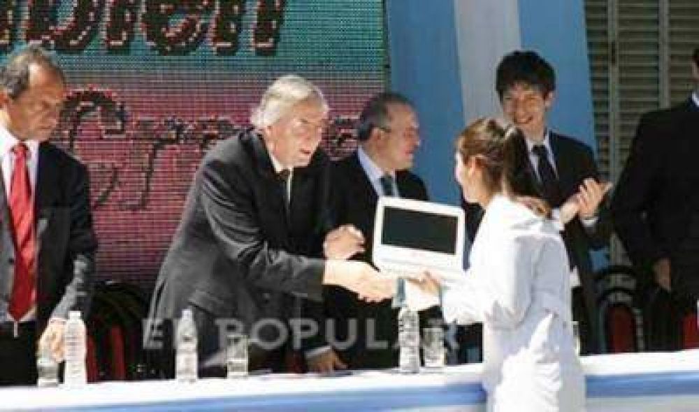 Presencia tresarroyense en visita de Kirchner a Lamadrid