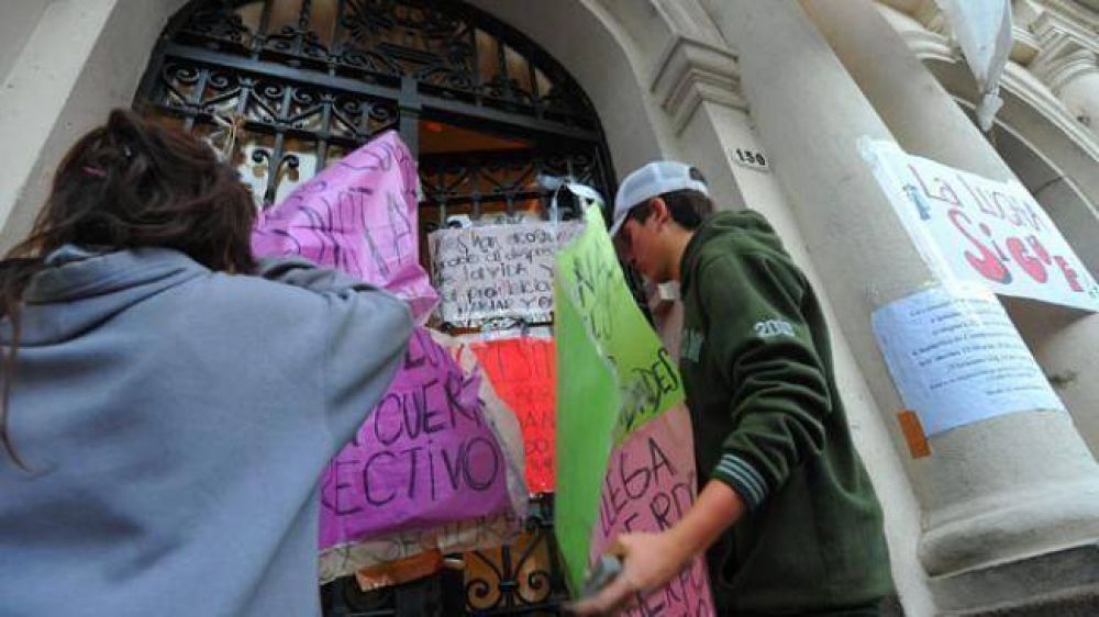 S�lo dos escuelas mantienen las tomas