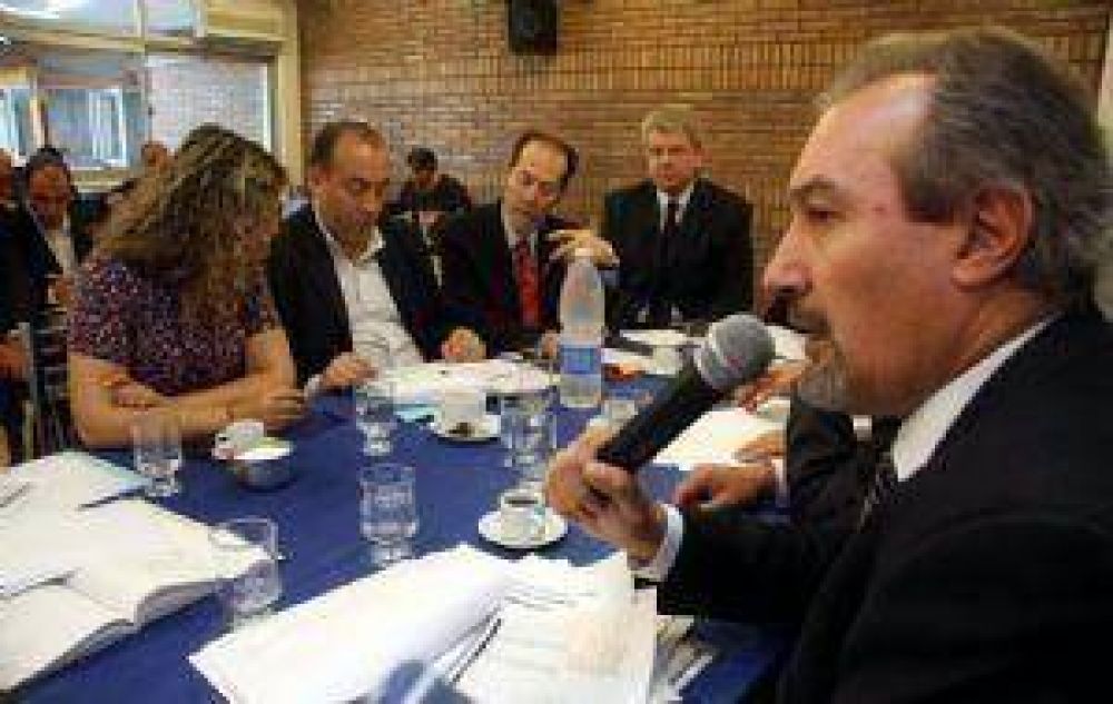 Seg�n Cerroni, el "rojo" asciende a 334 millones de pesos