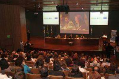 Educaci�n de j�venes y adultos: �Educar es brindar oportunidades y eso es verdadera justicia social�   