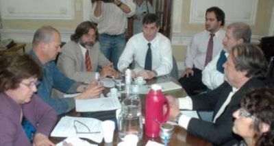 Binner ratific� el aumento salarial del 5,5 por ciento propuesto a los docentes