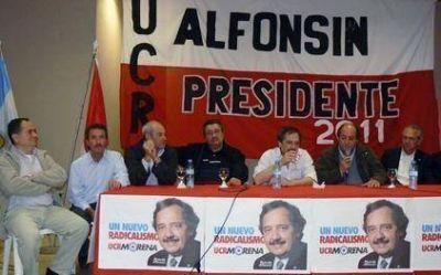 "Alfons�n logra el apoyo de la mayor�a de los radicales santafesinos"