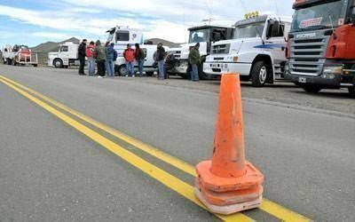 La C�mara de Transportistas bloquea yacimiento Manantiales Behr de YPF