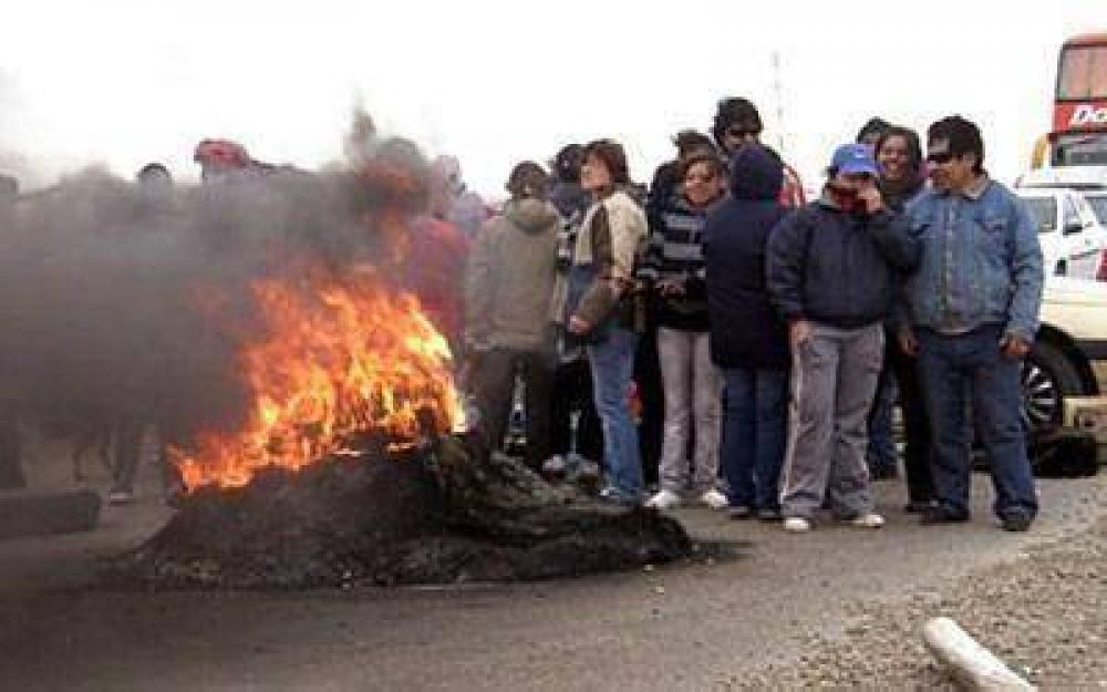 Conflicto petrolero dej� a Kaike sin agua, gas, energ�a y tel�fono