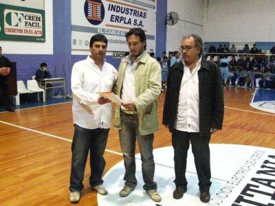 Escobar - LA MUNICIPALIDAD ENTREGO UN SUBSIDIO AL CLUB SPORTIVO ESCOBAR