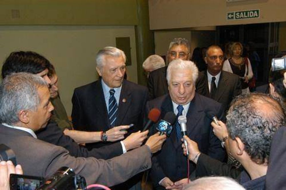 San Martin - EN EL MUNICIPIO   IVOSKUS Y CUARTANGO FIRMARON ACTA PARA CREAR LA COMISI�N TRIPARTITA PARA LA EQUIDAD DE G�NERO EN EL �MBITO LABORAL 