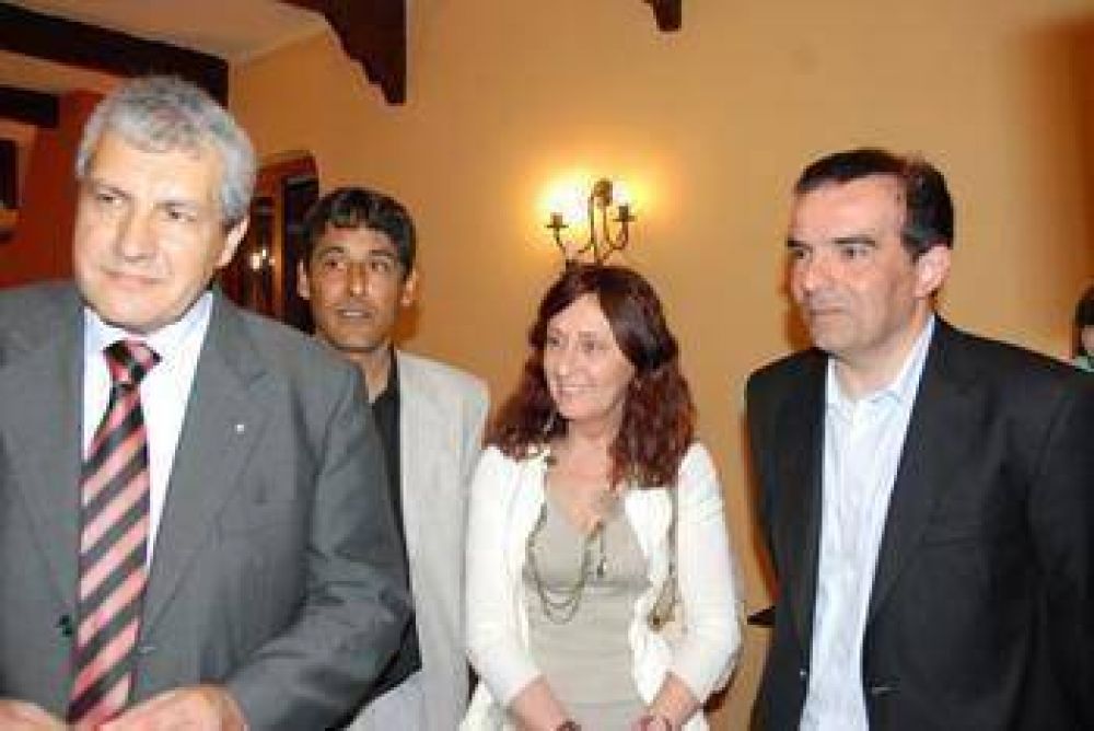 En el Club Argentino El Senador Meckievi brind� una charla-debate sobre la seguridad