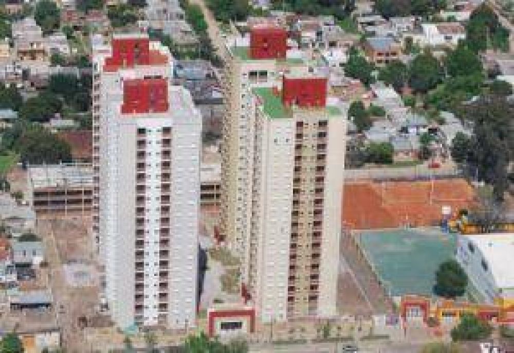 Llega N�stor Kirchner para inaugurar torres del Club Sarmiento 