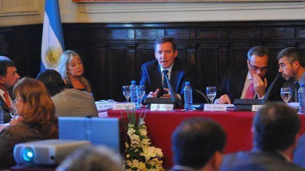 Schiaretti prolonga la incertidumbre sobre la fecha